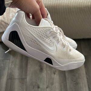 Nike Kids Kobe Bryant Halo - EUC